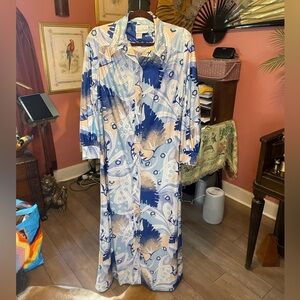 Adorable 1970s dagger collar shirt dress or duster abstract light pink and blue